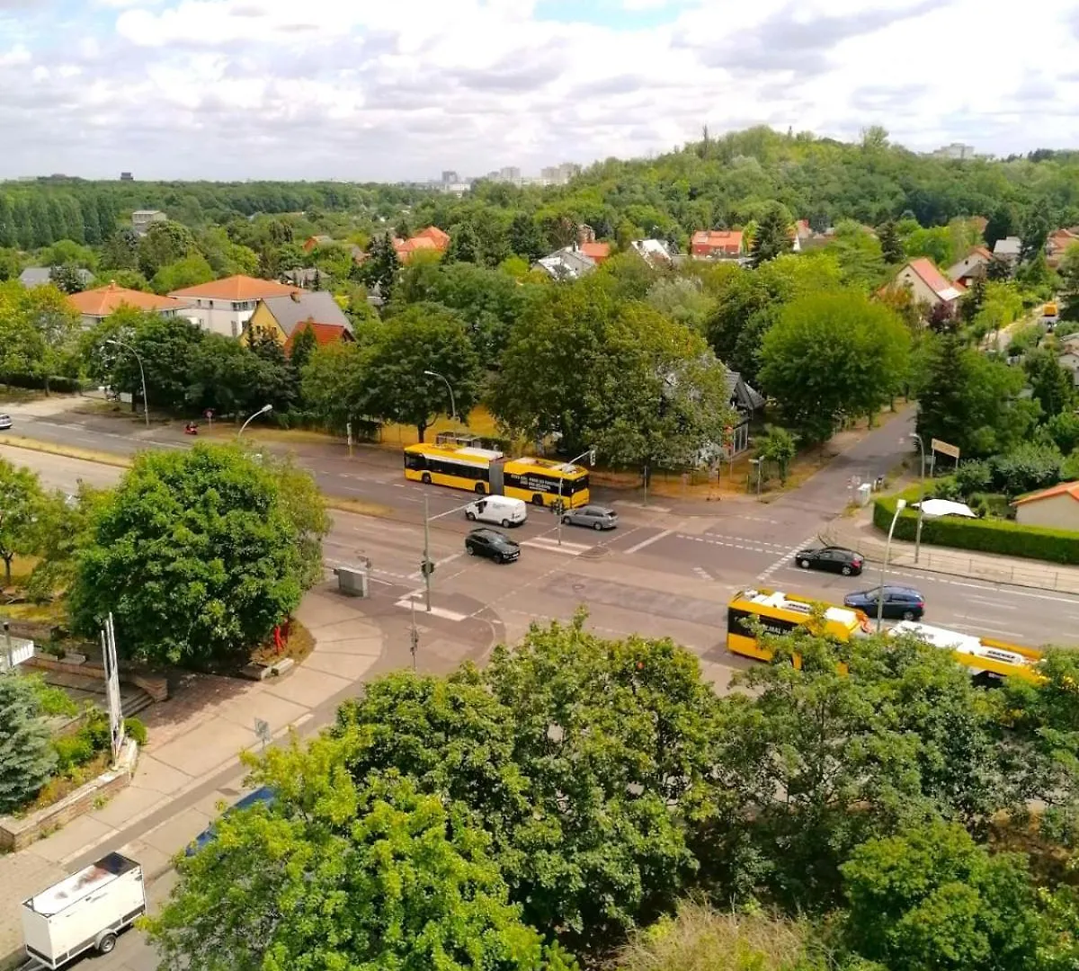 Rum i privatbostad Cozy Trendy Spacious Room In Green Area 12 Min. Near To The Center Alexanderplatz Berlin
